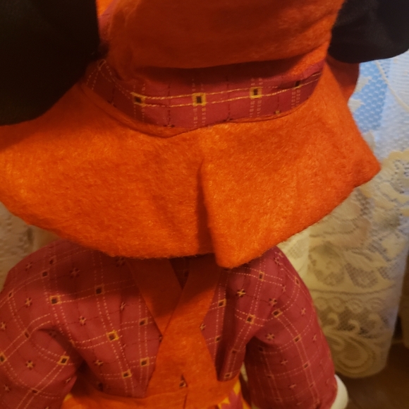 20-inch Minnie Mouse scarecrow decoration  - Picture 11 of 12